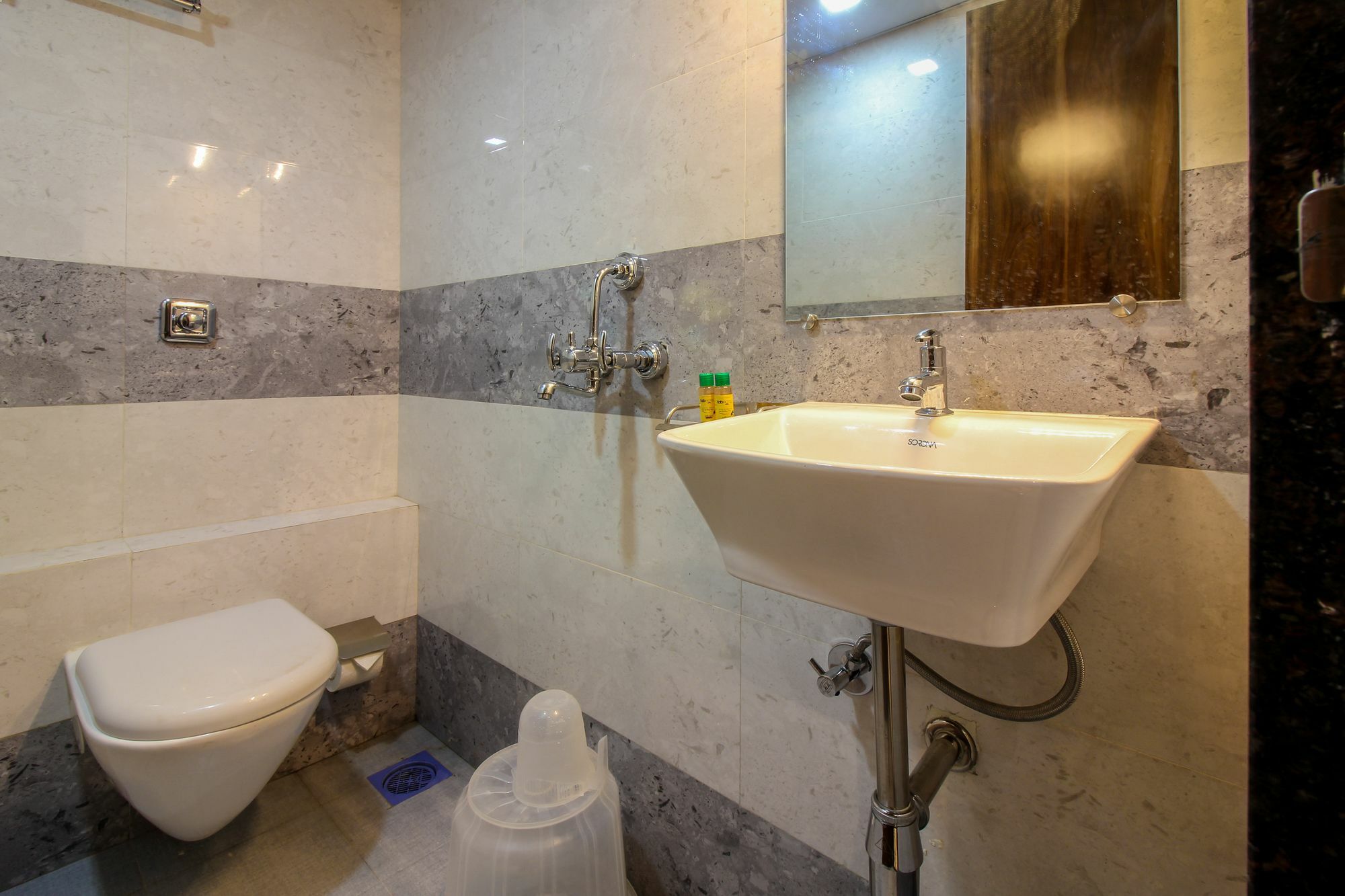 FabHotel Amour Andheri East Mumbai Exterior foto