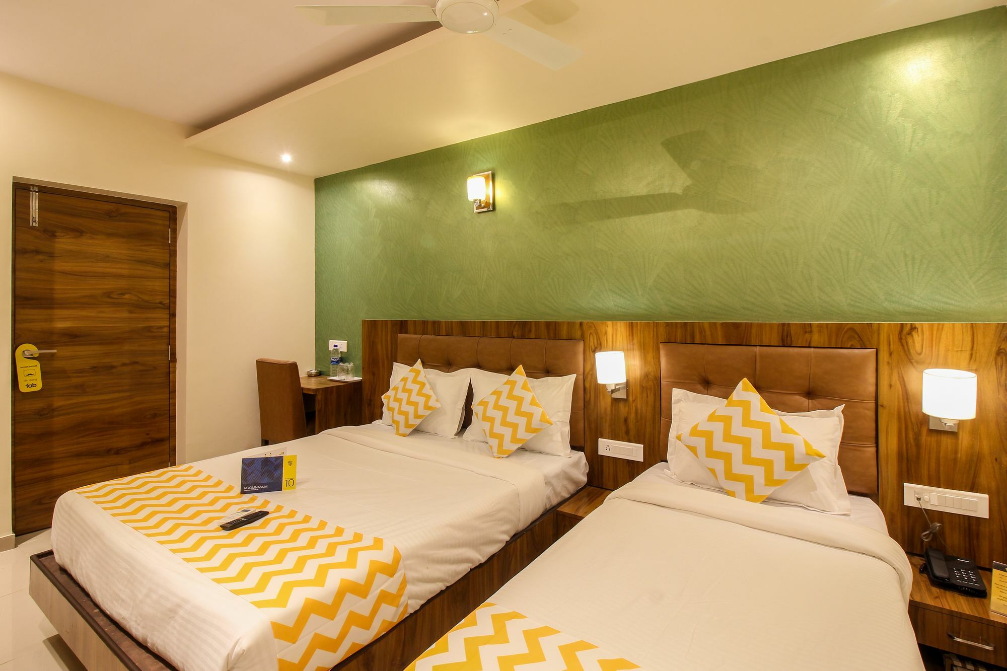 FabHotel Amour Andheri East Mumbai Exterior foto