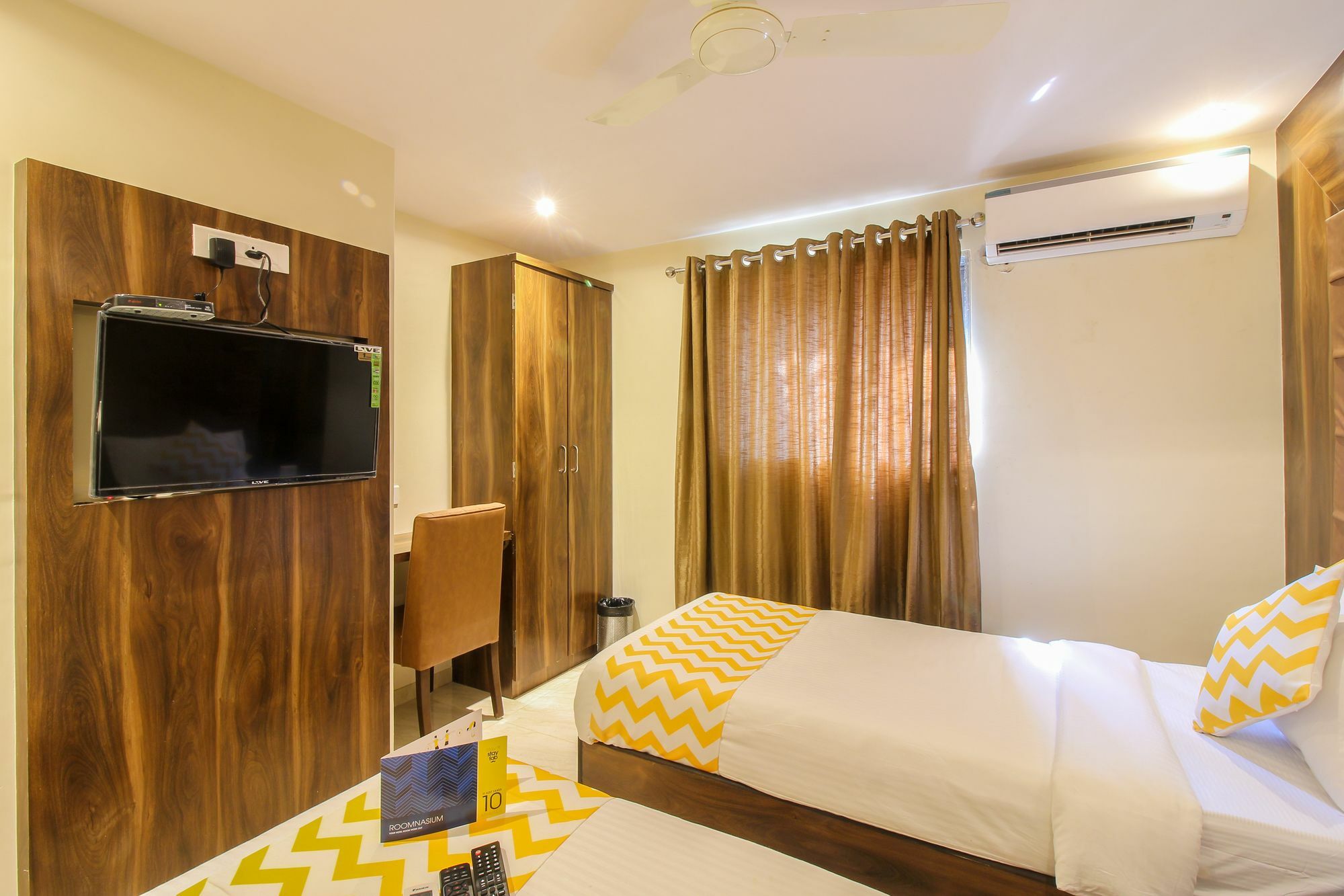 FabHotel Amour Andheri East Mumbai Exterior foto