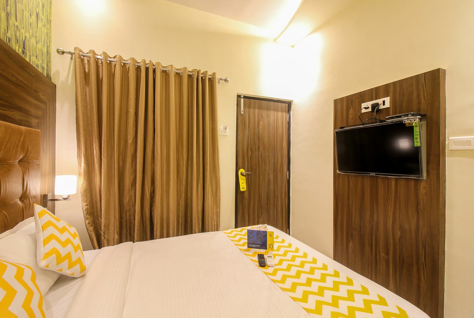 FabHotel Amour Andheri East Mumbai Exterior foto