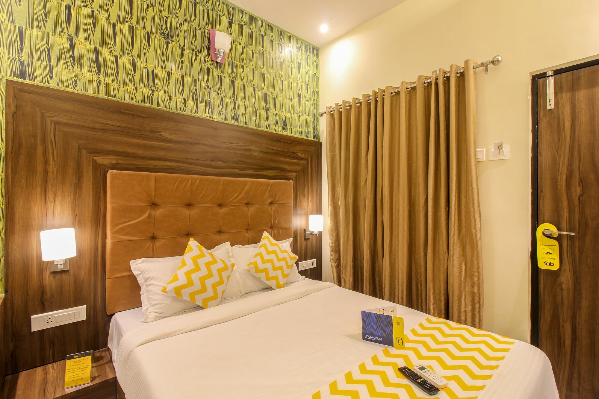FabHotel Amour Andheri East Mumbai Exterior foto