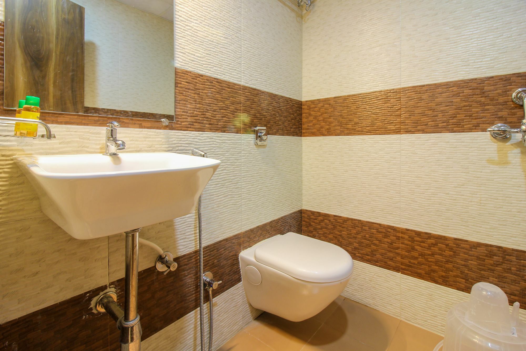 FabHotel Amour Andheri East Mumbai Exterior foto
