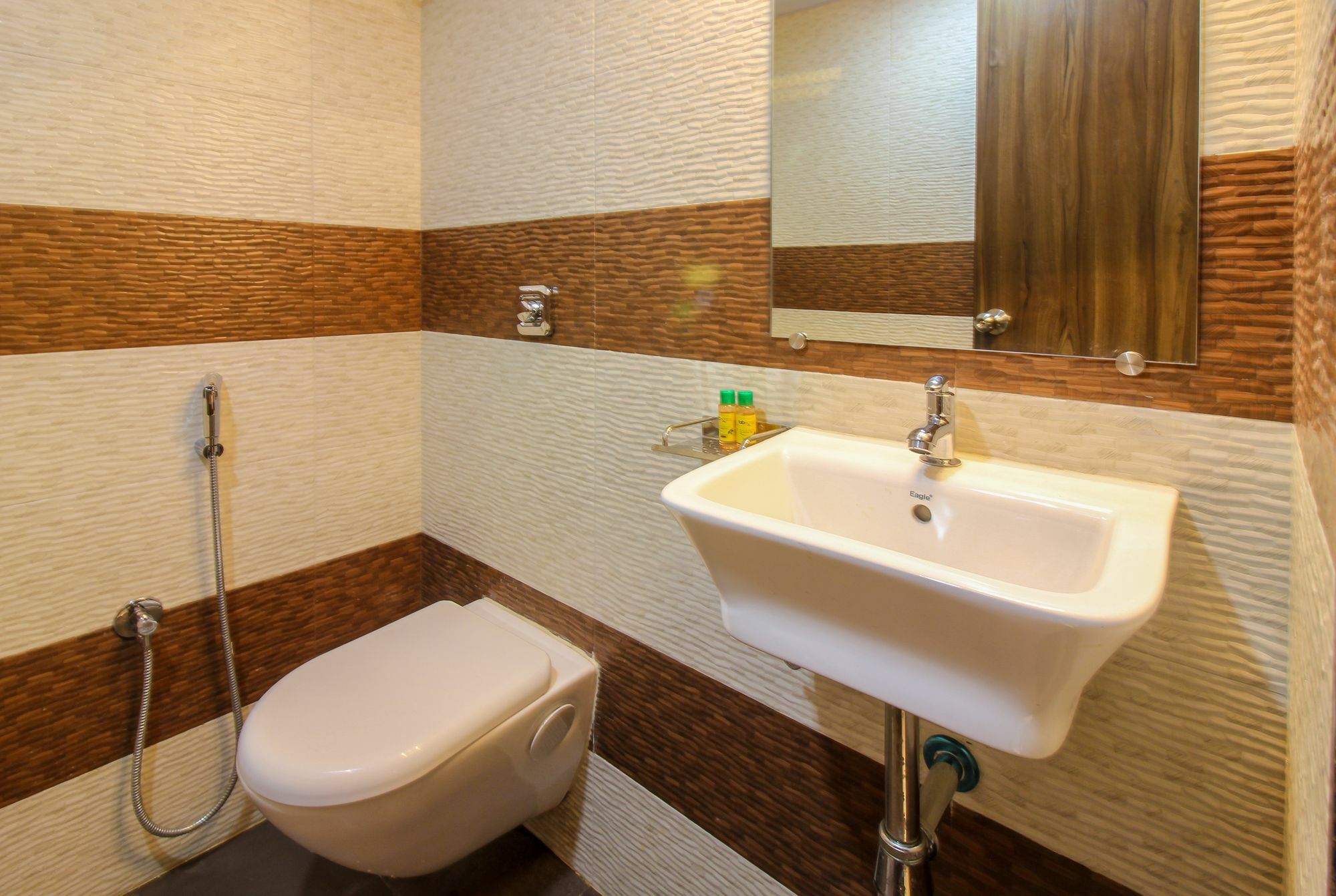 FabHotel Amour Andheri East Mumbai Exterior foto